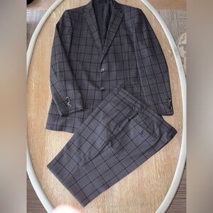 Elegant Charcoal Checkered Men's Suit